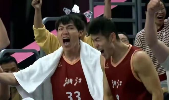 36分大勝，廣東男籃奪得金牌！杜鋒振臂高呼，吳前14中1成臥底