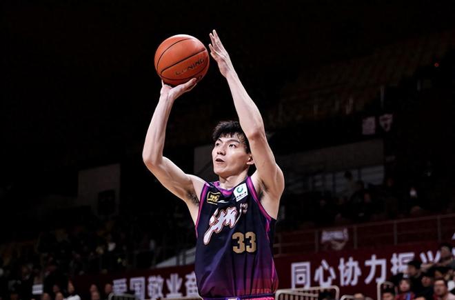 拿著頂薪600萬，全場14中1拿2分，球迷炮轟：頒獎禮還那么開心