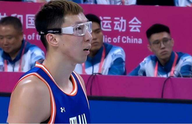四川男籃第三名收獲一枚金牌，好險啊，周琦差點被扣120萬