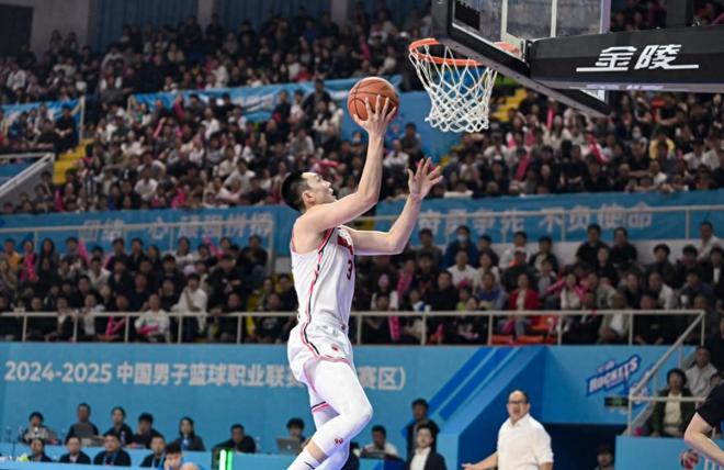 晚上19點！廣東隊官宣喜訊，杜鋒如虎添翼，朱芳雨或放棄第4外援