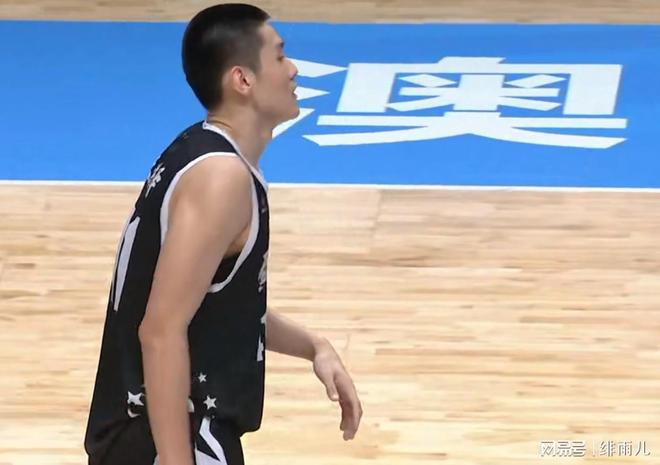 終于來了！廣東隊“全能內線”打爆所有對手，杜鋒親自保駕護航！