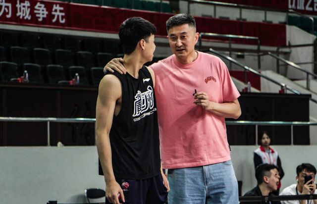 广东宏远VS山西男篮！萨林杰首秀，崔永熙出战，杜锋拒绝爆冷