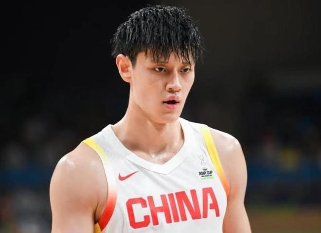 曾凡博放弃留洋，新赛季帮首钢队冲冠，年收入最高可达1100万