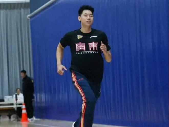 广东3消息！崔永熙恢复神速，宏远官宣大名单，徐杰连中15记三分