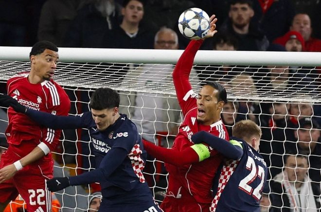 1-4爆冷！5-3翻盘！疯狂一夜，利物浦倒下，巴黎逆袭，拜仁落败