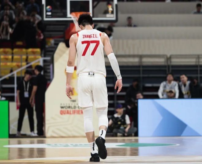 张镇麟落寞转身太悲凉！连丢绝平赛后拒采访 苏群称状态来得太晚