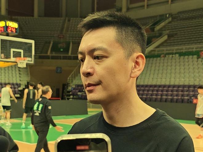 ‍杨鸣透露分两步走：先把冲击季后赛当作首要目标来抓，再做打算