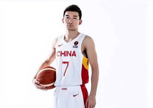 从周琦和胡明轩的灾难发挥看，应该给王哲林和孙铭徽一次机会