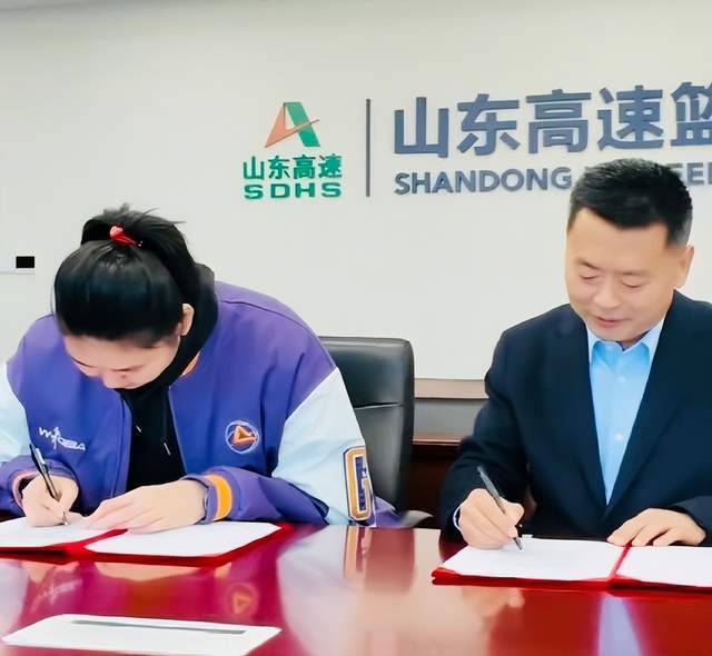 宫鲁鸣放心吧！女篮第1中锋开启职业生涯，联盟格局会被改变吗？