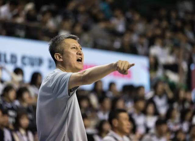 中国男篮为何短短4天遭韩国双杀？杜锋说得很含蓄，苏群直戳痛处