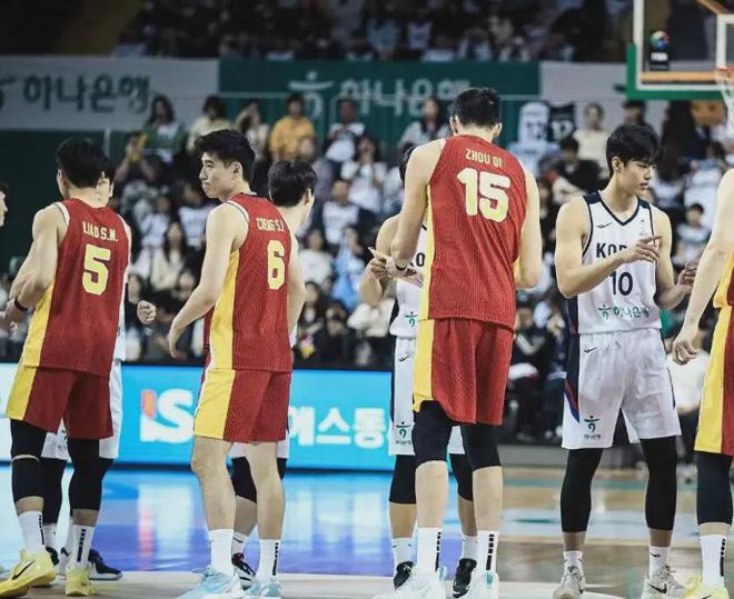 从姚明到周琦：中国男篮“移动长城”缘何崩塌？解开内线衰落之谜