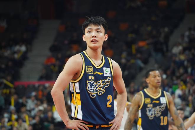 徐杰等来援兵！萨姆纳今晚参赛，杜锋或调整轮换，奎因低调表态