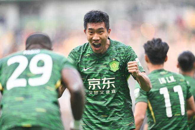 国安亚冠出局，柏杨成输球头号罪人，送点+两黄变一红，灾难表现