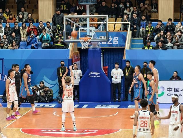 CBA首轮开赛，四川男篮“全华班”出战不敌广州队