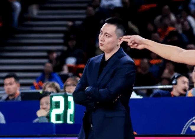 胜吉林采访！卢伟回应下半场调整，谈新援磨合不够，李弘权提慢热