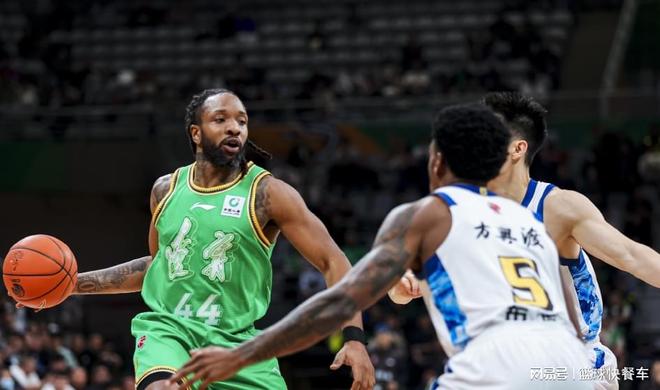 辽篮爆冷广厦三大功臣！威尔斯王岚嵚杀疯了：赵继伟让王博乱套了