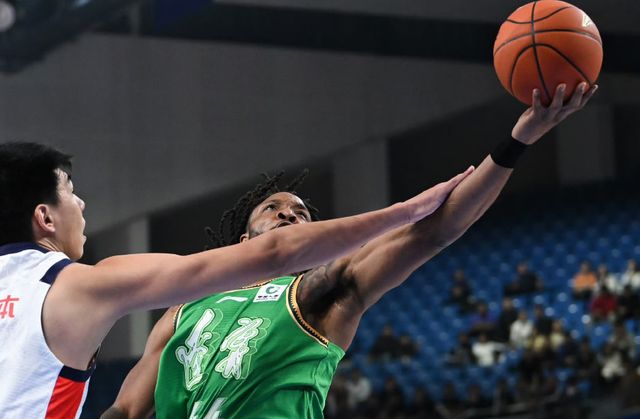 浙江广厦16分大败！辽宁男篮2连胜，威尔斯30分，胡金秋24分