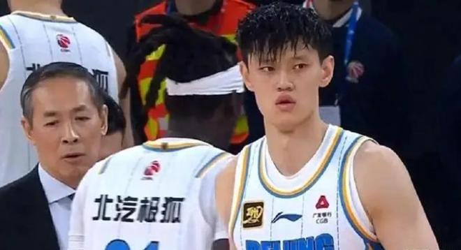 续约谈判失败，曾凡博最佳选择是先打NBL，然后再回CBA