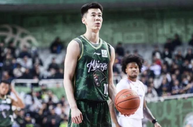 郭昊文：王世龙指导加强了球队的防守和拼劲，现在我们很团结