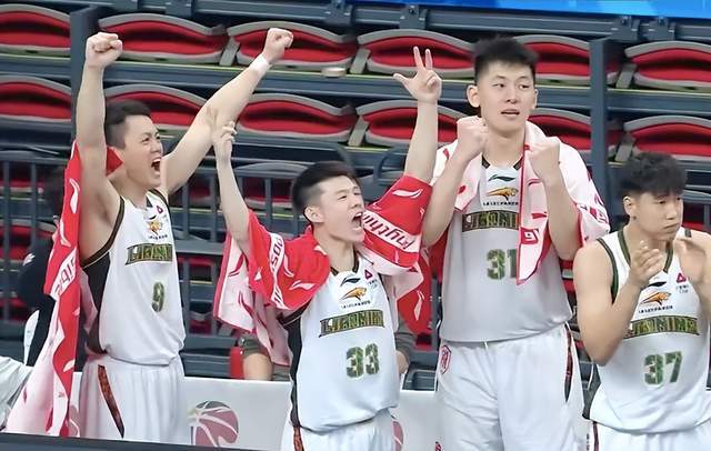 怒噴裁判！楊鳴連吃2技犯被驅逐！北京喜提3連勝，周琦轟15+11