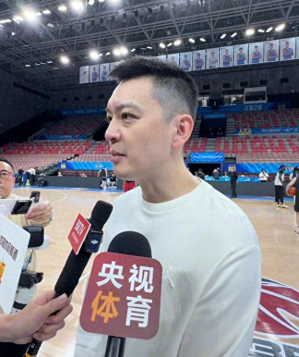 辽宁男篮43：42北京！陈英俊4分钟得9分，北京队有三个赢球隐患