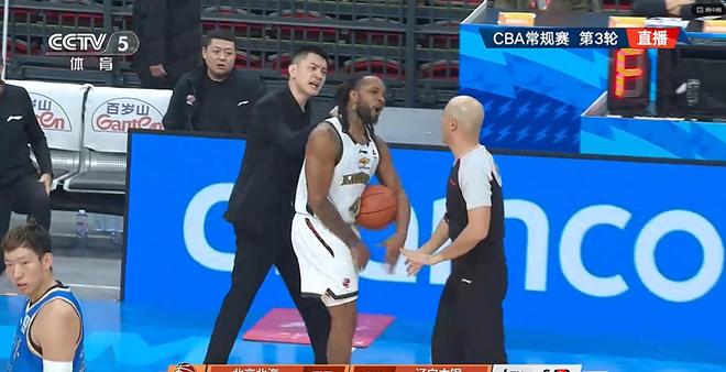 再也不慣著！楊鳴大鬧裁判，被連判3個技犯遭驅逐，自己打敗自己