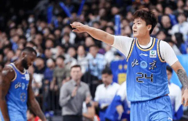 CBA又出一顶级后卫！替补登场狂砍32+4，球迷：他还是新秀啊