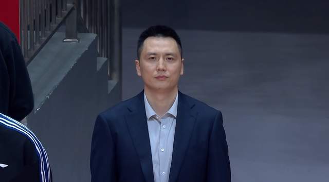 12分大胜，上海男篮变阵奏效 卢伟给洛夫顿下马威 张镇麟10+3领防