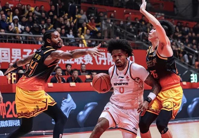 盧偉真不行！甩鍋洛夫頓，殊不知進攻一塌糊涂，各主力無特定戰(zhàn)術(shù)