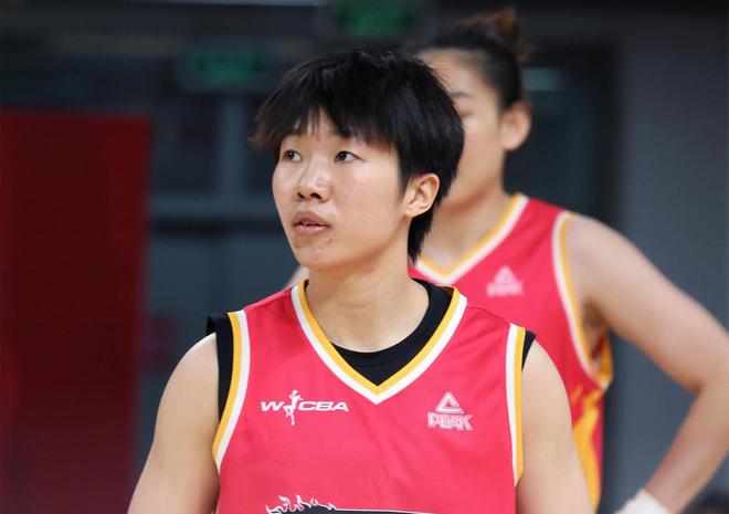 轟22+6！中國女籃25歲王牌后衛崛起：掀翻兩冠豪門，宮帥重用她？