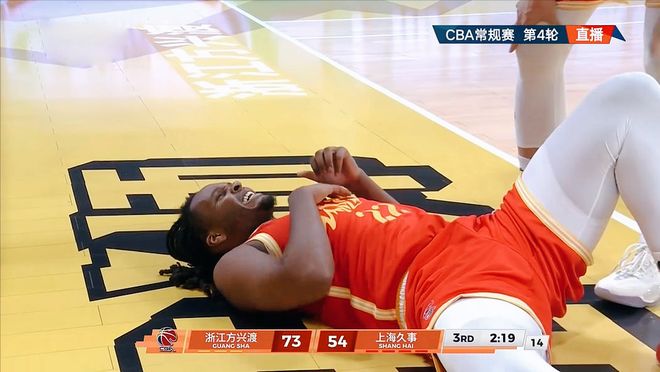 41分！1人擊潰上海男籃，CBA強強對話：洛夫頓，成盧偉無言的痛！