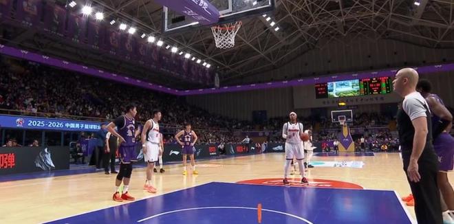 广东激战北控！胡明轩回暖 萨姆纳半场狂轰22分 李文昊积极