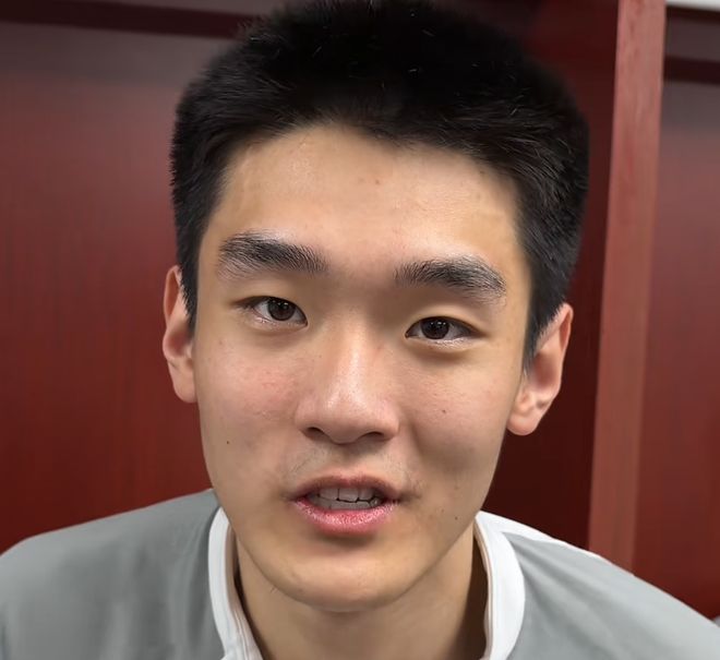 胜北控更衣室采访！三小将全提防守，萨姆纳点出年轻球员贡献！