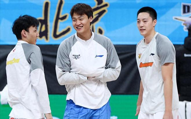 不比周琦差！辽篮旧将拿16个篮板，帮广厦连克北京，杨鸣看走眼