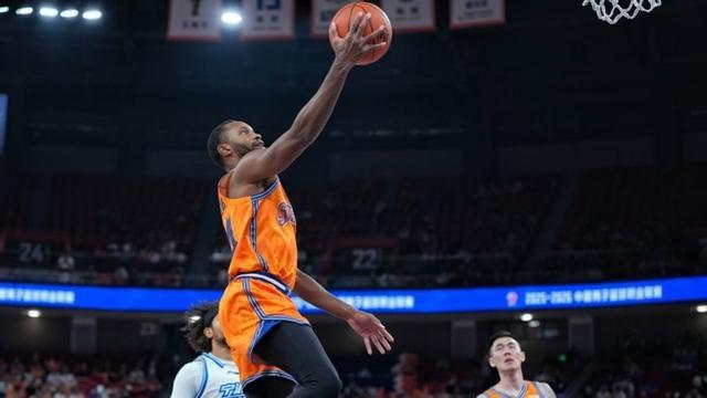 六连胜！上海久事男篮主场战胜宁波队