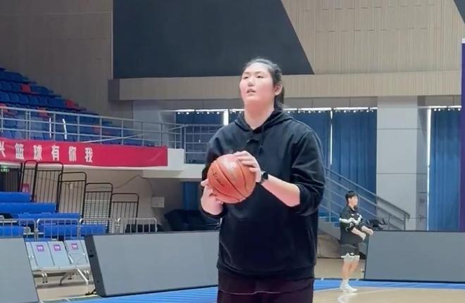 张子宇迎WCBA首秀，山东主帅：请大家给予她宽容与耐心
