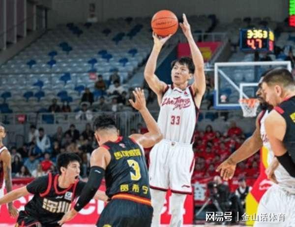 铁人！打40分钟1秒未歇，砍19分6板5助，球迷: 牛都不敢这么用啊