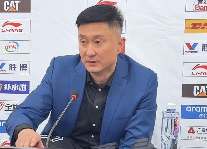 不打了！杜锋公布意外决定，两大主力退赛，四连客或吞两连败