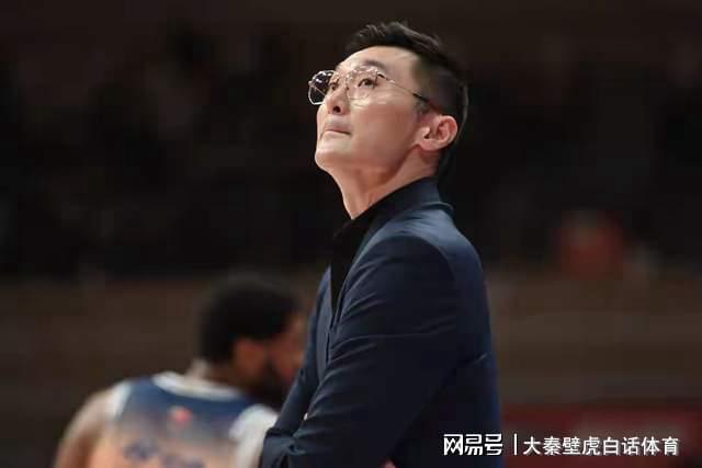 突发，媒体人曝CBA又一主帅下课：刘炜卸任新疆男篮，球迷热议！