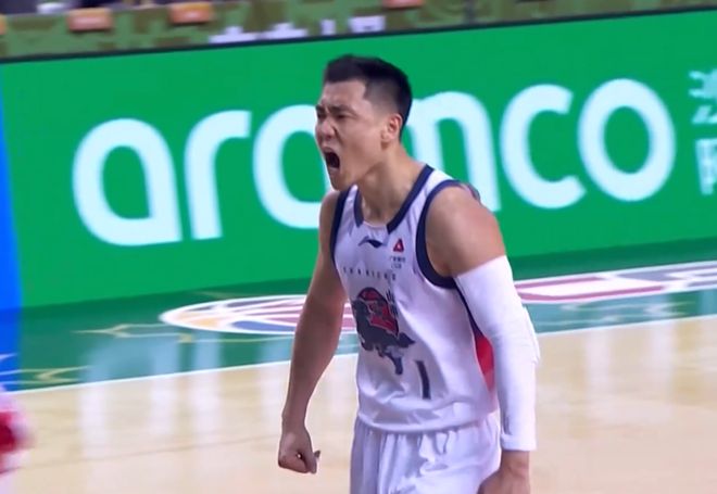 邱彪克里斯被驱逐！山东高速客场首胜，高诗岩末节四个三分太硬气