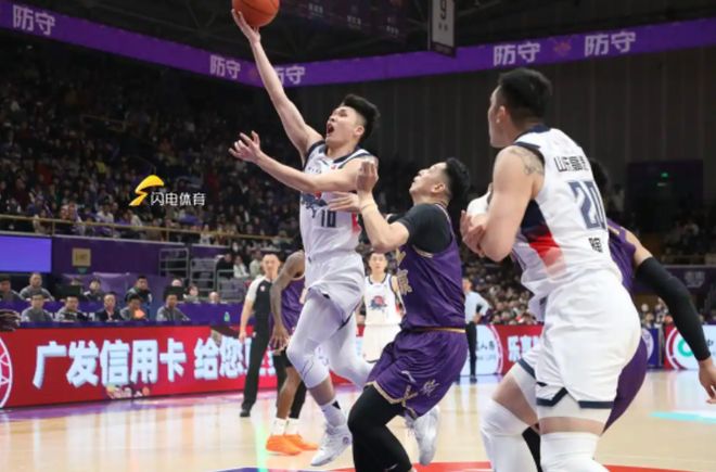山东男篮第四外援正在谈，新规阵痛叠加外援悬念，邱彪吃T显压力