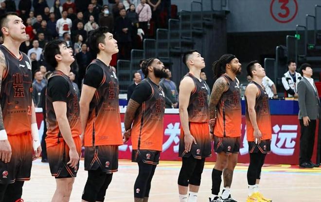 郭艾伦时刻重演！山东国手拯救邱彪，单场25分，谁说他三分不准？