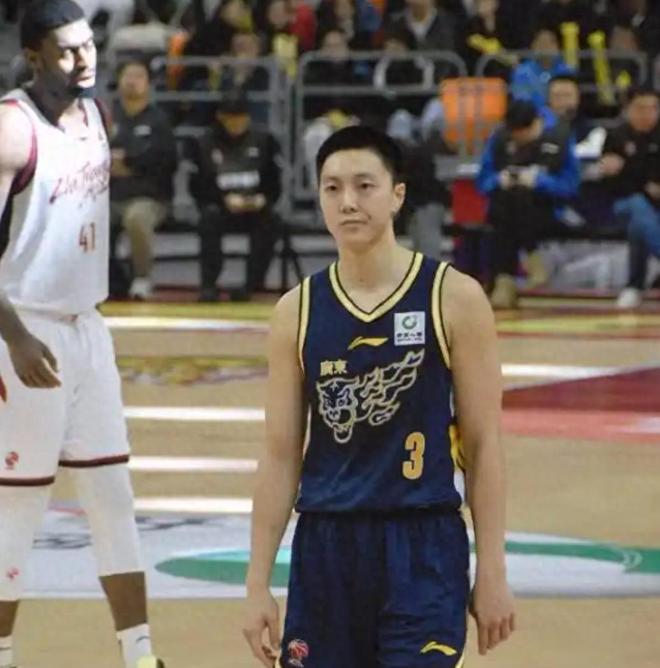 胡明轩11中3低迷遭恶评，杜锋赛后说出心里话，球迷误会小胡了