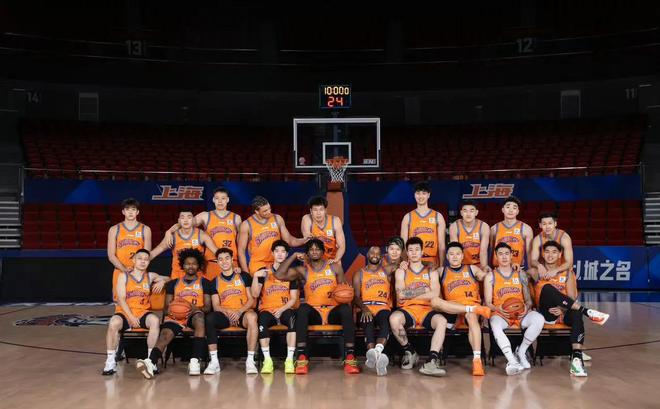 七连胜联盟第一！CBA土豪队终于崛起，有冠军相了