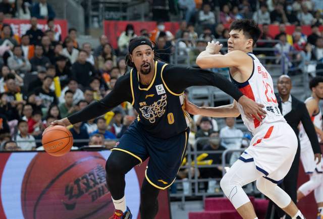 CCTV5直播！广东VS深圳拒连败，徐杰再挑大梁，杜锋要用好三外援