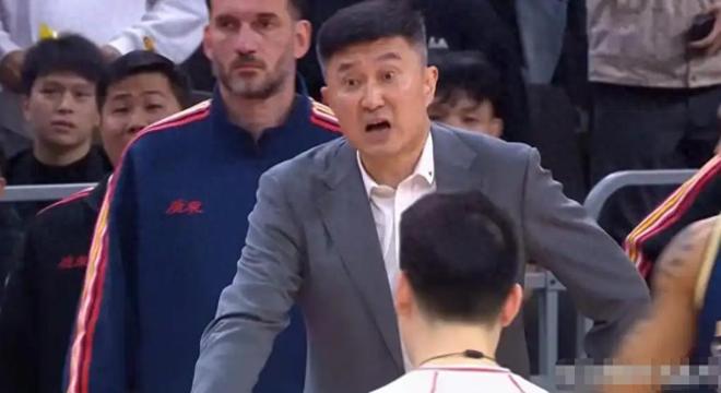 8倍镜回看陈家政3分变2分，浙江外援疑踩线，广东男篮输球好可惜