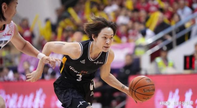 10分大逆转豪取13连胜！女篮新霸主杀红眼：这下冲击第三冠稳了？