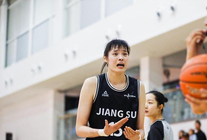 轰24+6+5！中国女篮26岁2米王牌再闪耀：联赛第二，宫鲁鸣召她？