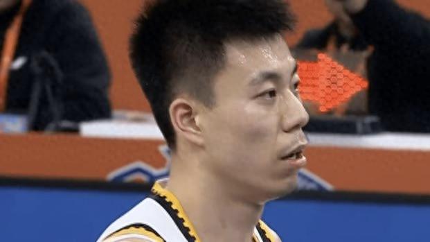 王哲林21分上海轻取青岛跃居榜首，八连胜上海不再软脚蟹