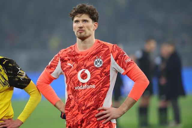 图片报：科贝尔因伤离开了多特冬训营，能否出战法鹰存疑